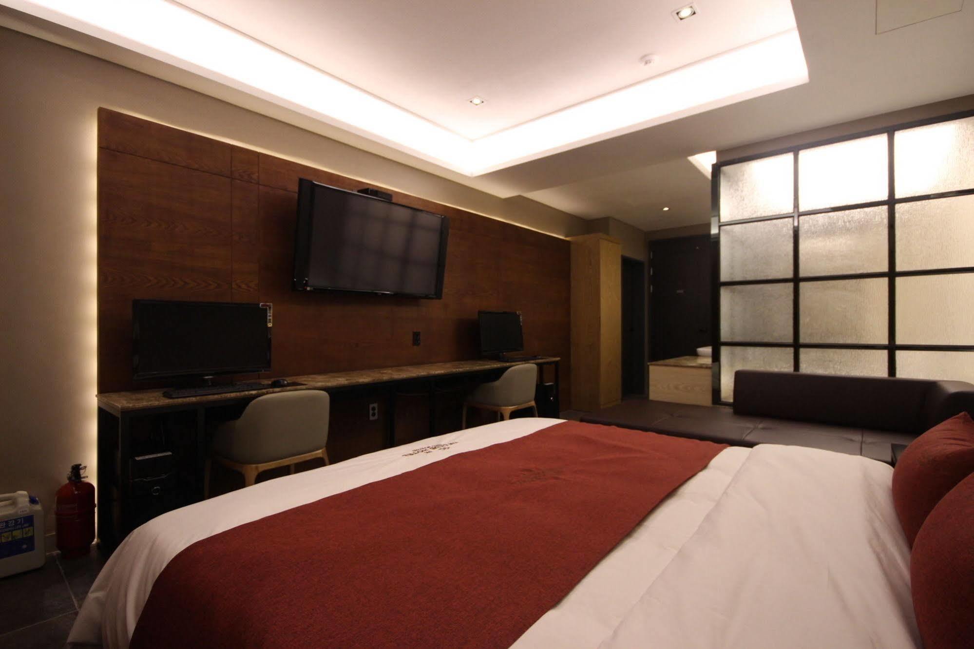The Club Hotel Seomyeon Пусан Екстер'єр фото